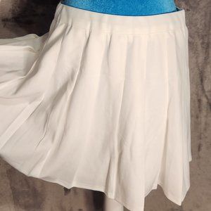Women's White pleated skater skirt (Size L)